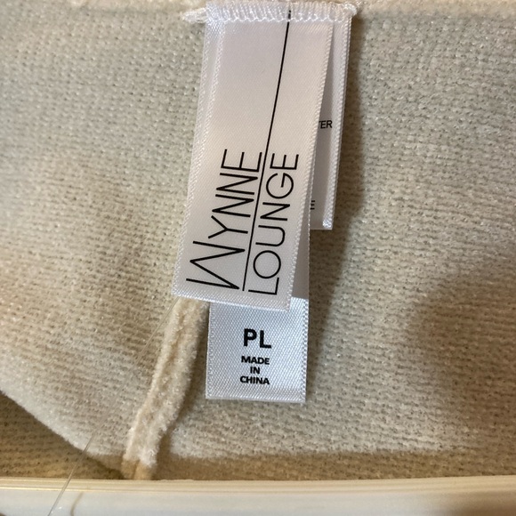 Wynne Lounge, P/L Ivory Button Down, Women's Oversized Sweater - Picture 4 of 7